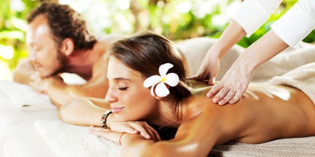 DO-indulge-in-a-romantic-spa-treatment-for-two