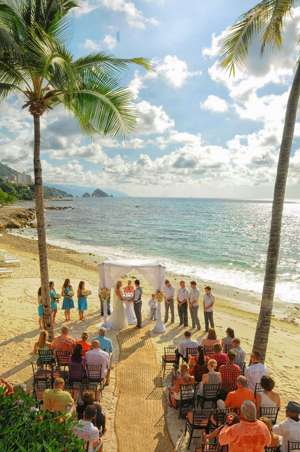 Keep decorating budget to a minimum for your beach wedding