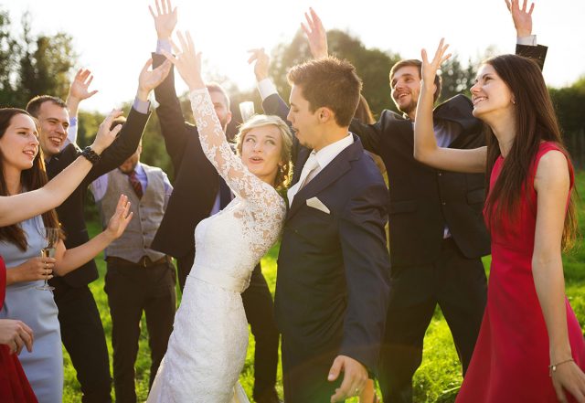 How Many Wedding Guests Should you Have?