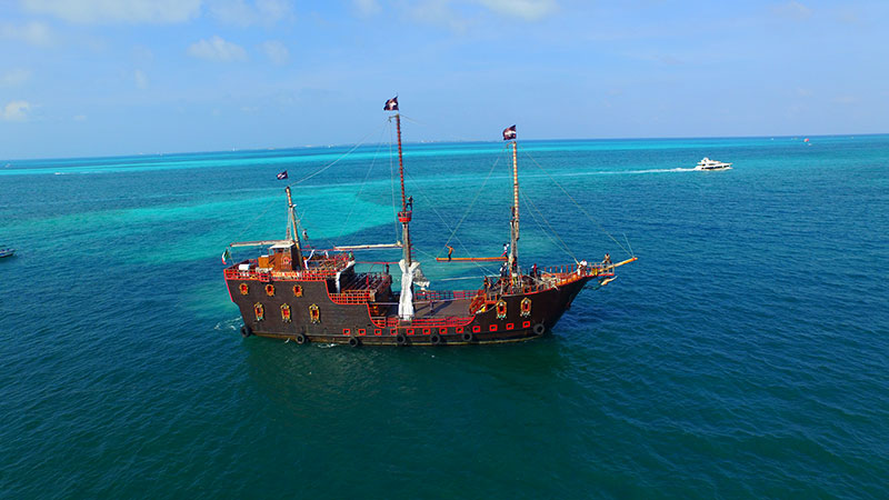 Cancunss-jolly-roger-pirate-ship