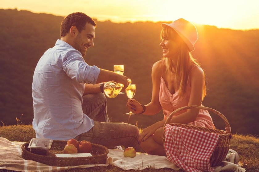 whats-so-romantic-about-picnics